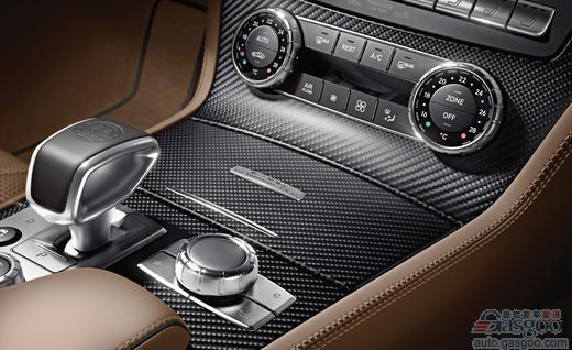 45周年纪念版使用碳纤维材料