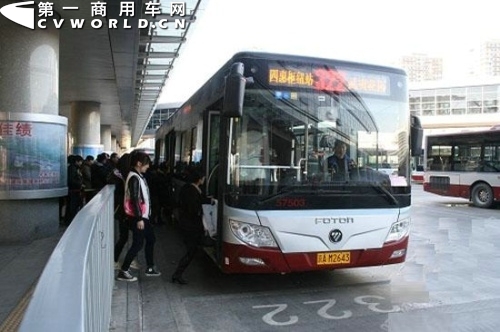 北京街头的欧辉LNG公交车