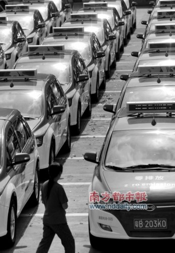 深圳电动出租车遇“空窗”市民盼其多“露脸”