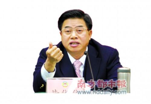 黄华华：公车太滥 股长屁股都冒烟退休跟着用