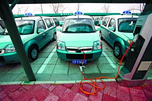 电池“不给力” 电动出租车“爽约” 