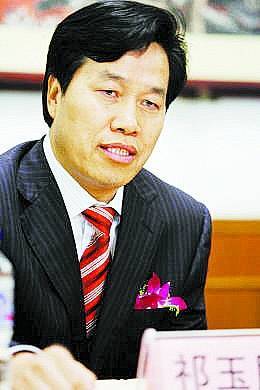 祁玉民质疑“弯道超车论” 呼吁升级传统动力