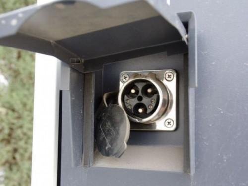 充电站调查：两个非典型城市的典型困境