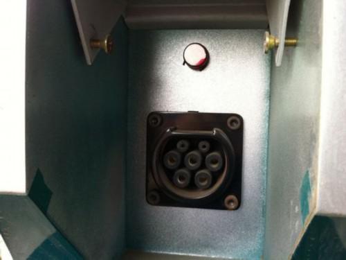 充电站调查：两个非典型城市的典型困境