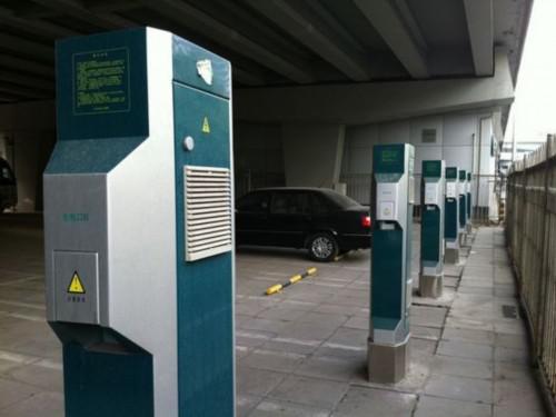 充电站调查：两个非典型城市的典型困境