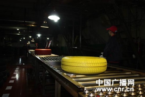 双星东风轮胎首条彩色轮胎下线