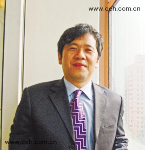 新能源汽车：技术突破与市场推广并举