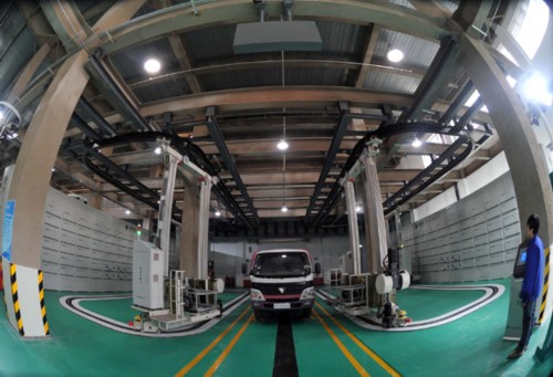 探秘国内最大电动汽车充换电站(组图)