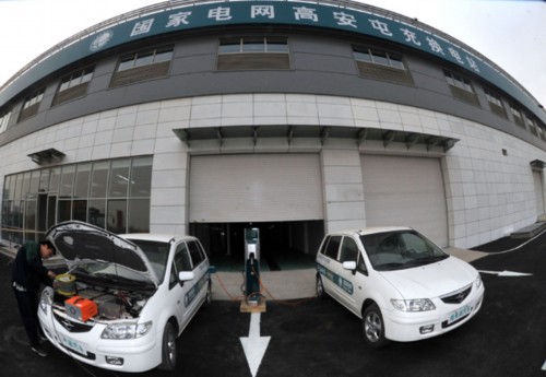 探秘国内最大电动汽车充换电站(组图)