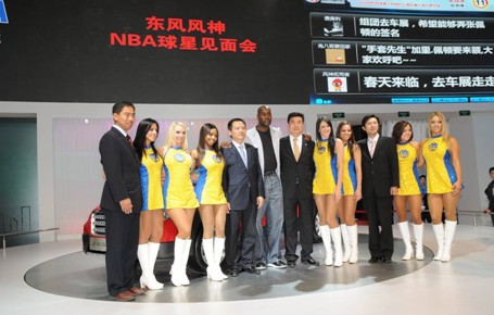 上海车展：NBA美女啦啦队助阵东风风神