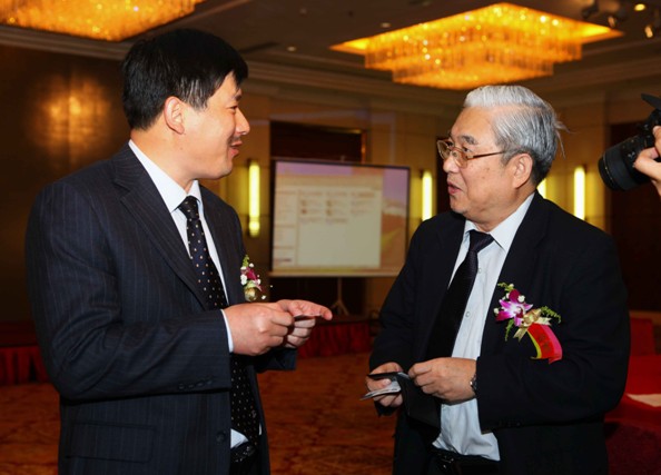 唐骏汽车荣膺“2013年度中卡”