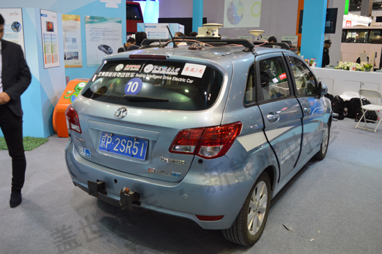 中国研发首辆无人驾驶智能电动汽车