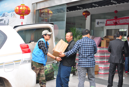 吉利首批援助雅安灾区车辆交付