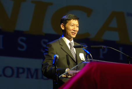 王晓麟启动GTA汽车项目 美民主党前主席出任董事长