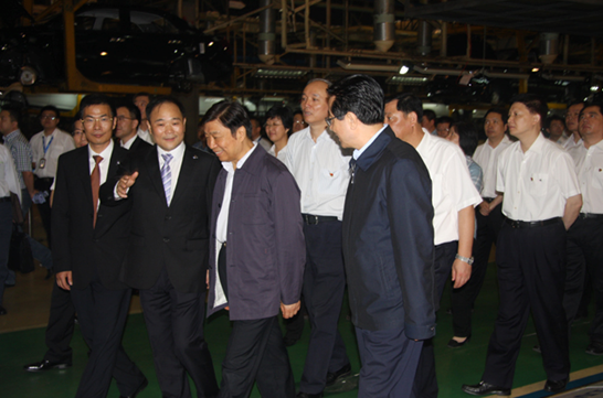 李源潮视察吉利路桥基地 