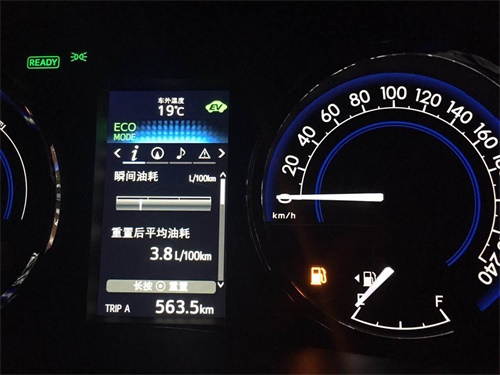 油表黄灯亮了，雷凌双擎居然至少还能跑150km