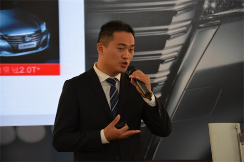 挑“T”试驾会——全新CROWN皇冠2.0T+上演终极对决