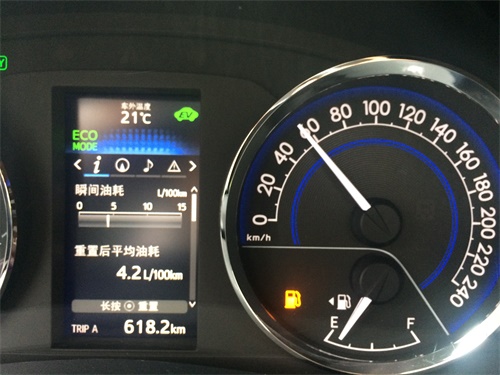 油表黄灯亮了，雷凌双擎居然至少还能跑150km