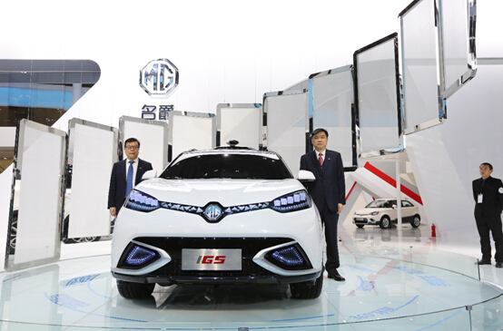 SUV名爵锐腾、IGS智能驾驶汽车同台亮相