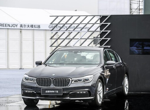 众球星携全新BMW 7系亮相上海美兰湖