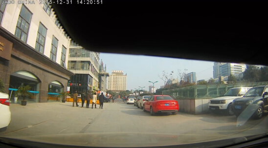 低配车瞬间升高配 捷渡智能后视镜评测