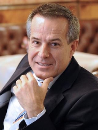 大陆任命前麦格纳CEO为监事会成员