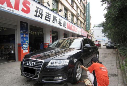 姚明参加“2010玛吉斯轮胎环保大行动”活动