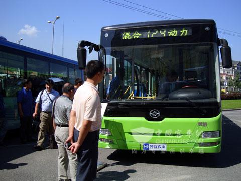 百家道路运输企业参观黄海客车