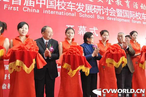 佘振清：舆论导向错位 校车需明确四大问题