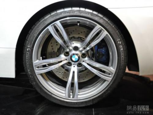 车型 扩散板 横向布置