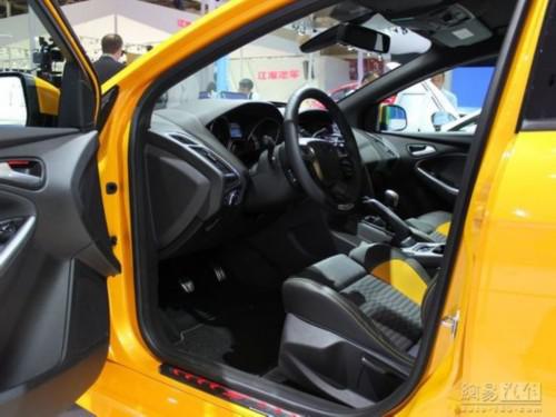 车型 扩散板 横向布置