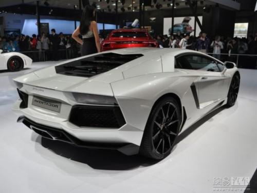 车型 扩散板 横向布置