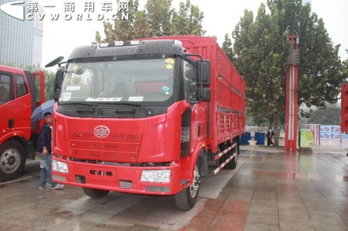 重卡经销商：“金九银十”未至 市场难有起色