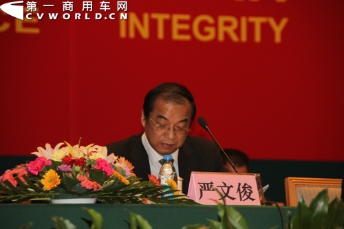 征战2013 重汽商用车三管齐下