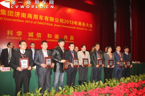 征战2013 重汽商用车三管齐下