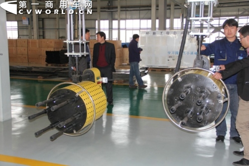 先攻矿用 青年曼要借石嘴山基地打卡车翻身仗