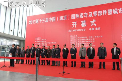 南京客车展：混合动力受宠 纯电动客车遇冷