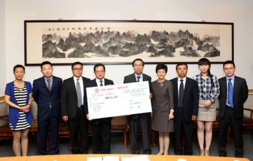 大众中国向四川省政府转交雅安地震捐款
