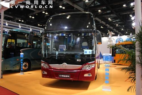 道路运输展新品迭发 LNG客车成主流