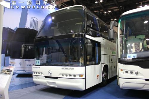道路运输展新品迭发 LNG客车成主流